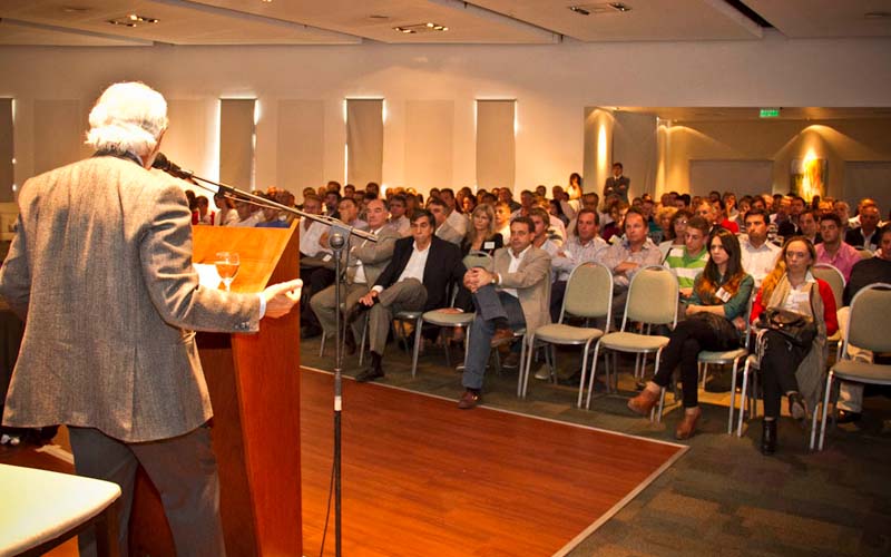 Almuerzo con Santiago Kovadloff (Filósofo) "Proposiciones para un porvenir creador"